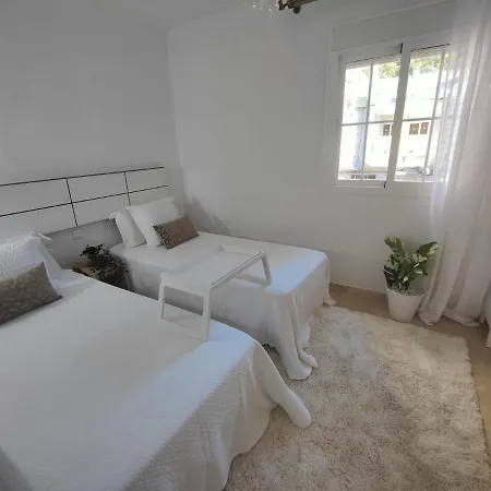 Center 2 Beds Elviria Апартаменты *