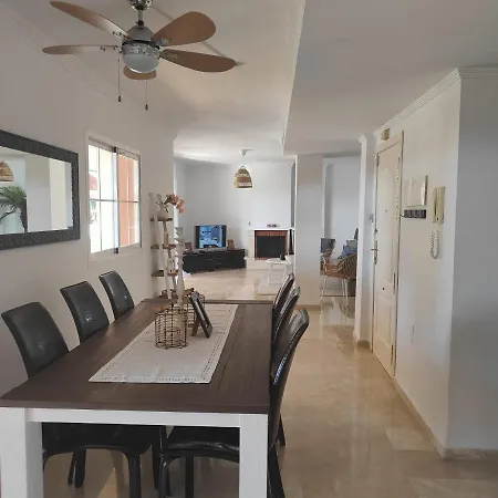 Center 2 Beds Elviria Apartament