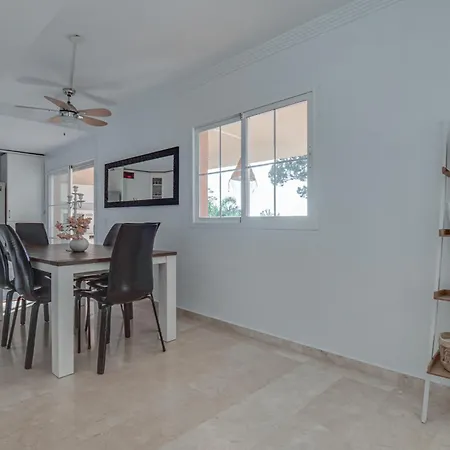 Center 2 Beds Elviria Apartament