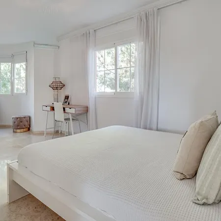 Center 2 Beds Elviria * Марбелья