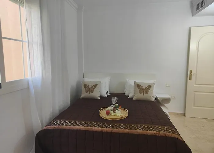 Center 2 Beds Elviria Daire Marbella