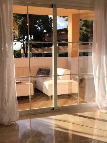 Center 2 Beds Elviria Daire Marbella